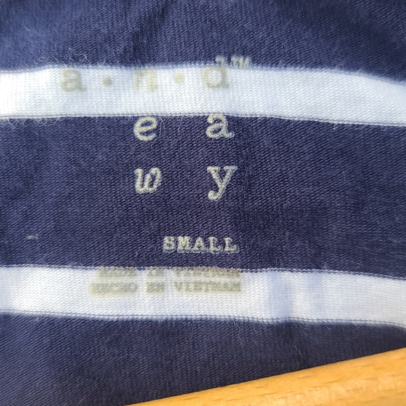 Woman's Shirt - Picture 3 of 4